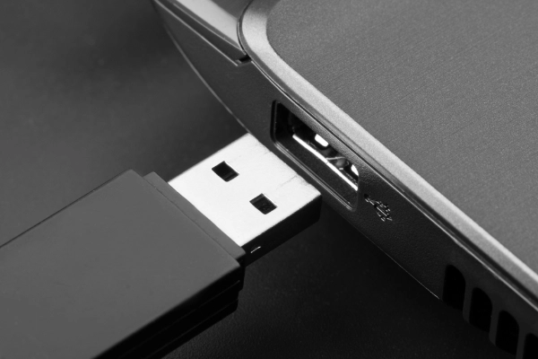 sensibilisation cybersécurité entreprise - usb